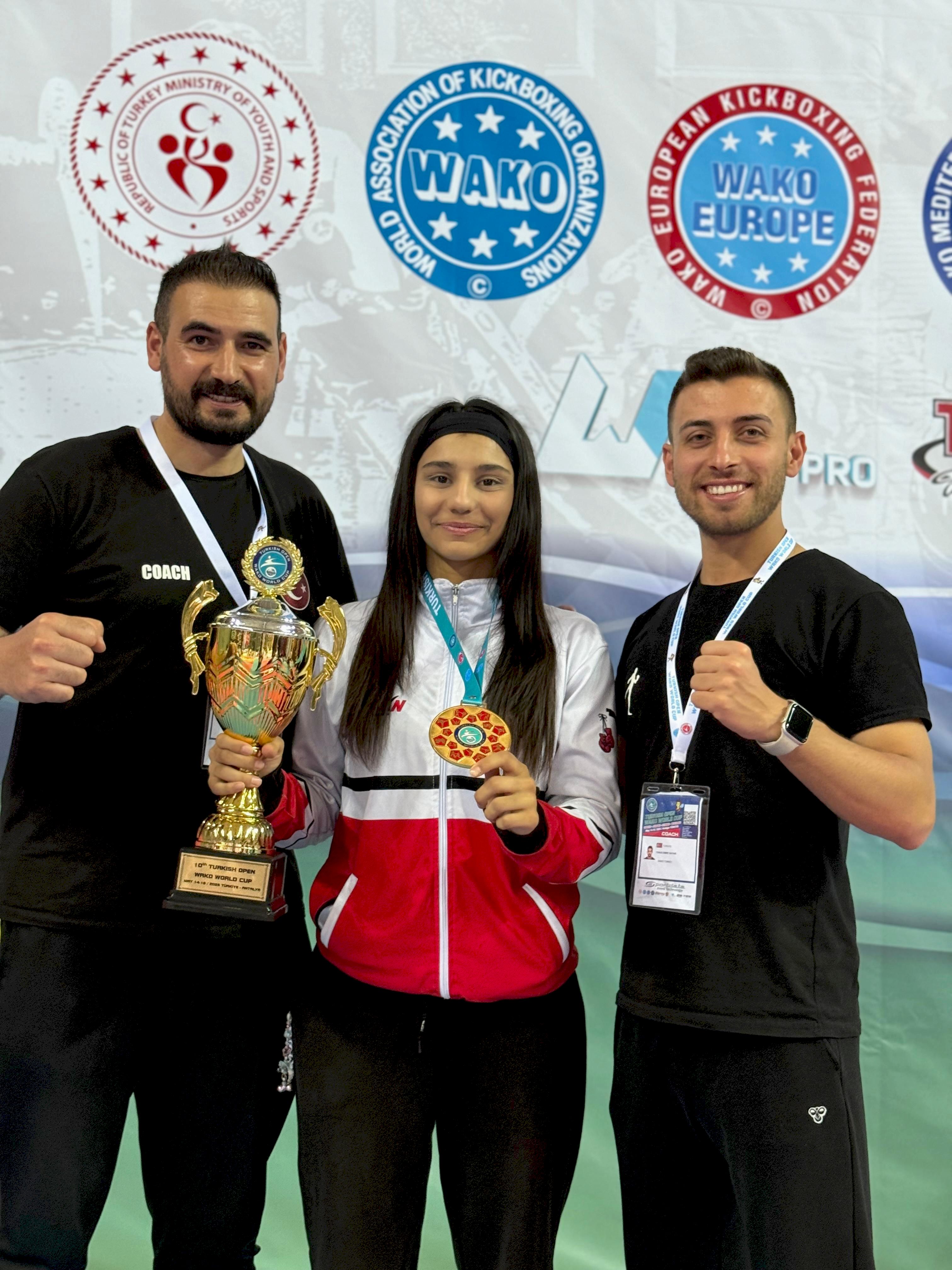 2025 YILI (14-18 MAYIS) ANTALYA BERİL ELÇİN BÜYÜKHATİPOĞLU (MİLLİ SPORCU)  	WORLD CUP ŞAMPİYONU KİCK LIGHT 1.Cİ