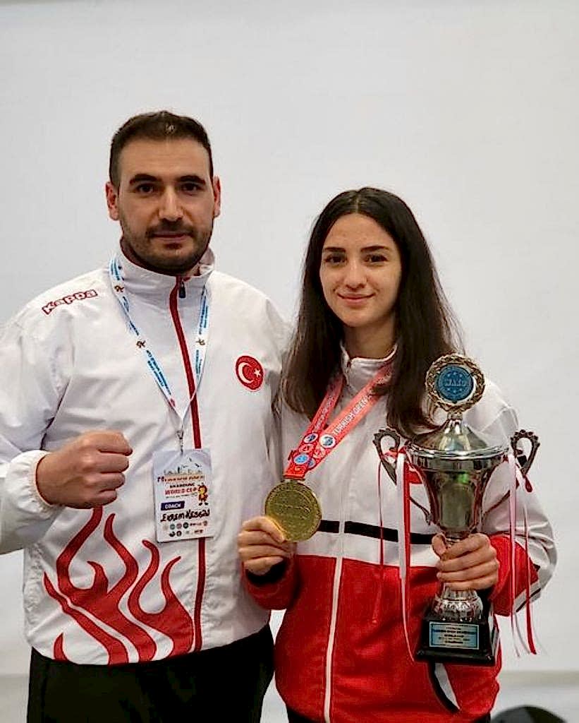 Nisa Bükülmez Dünya Kupası Şampiyonu