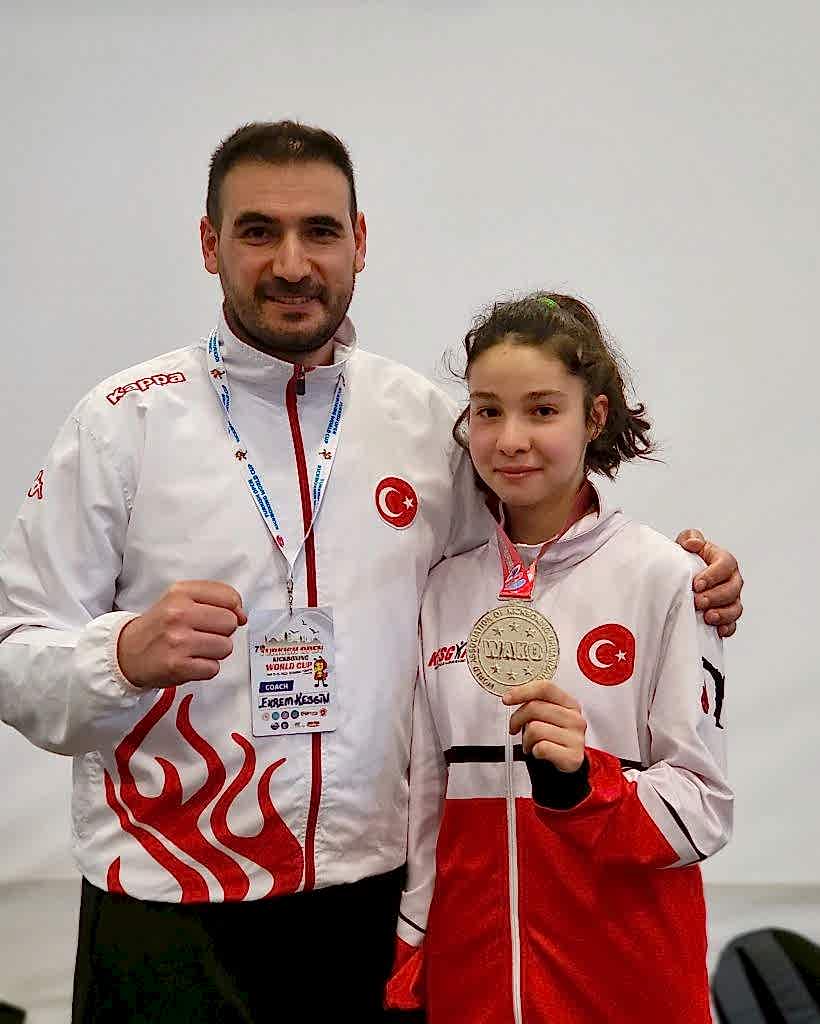 BAHAR KARIŞMA DÜNYA KUPASI 2. Sİ 