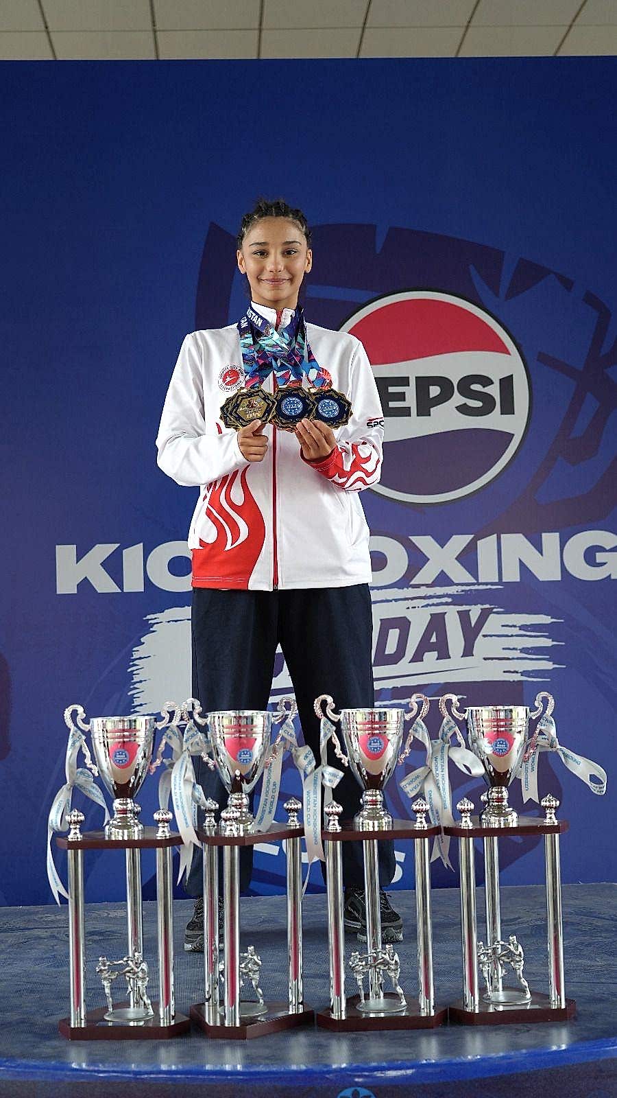 ÖZBEKİSTANDA TARİHİ ZAFER! TÜRKİYE DE BİR İLK TEK SPORCU 6 MADALYA 4 ŞAMPİYONLUK!