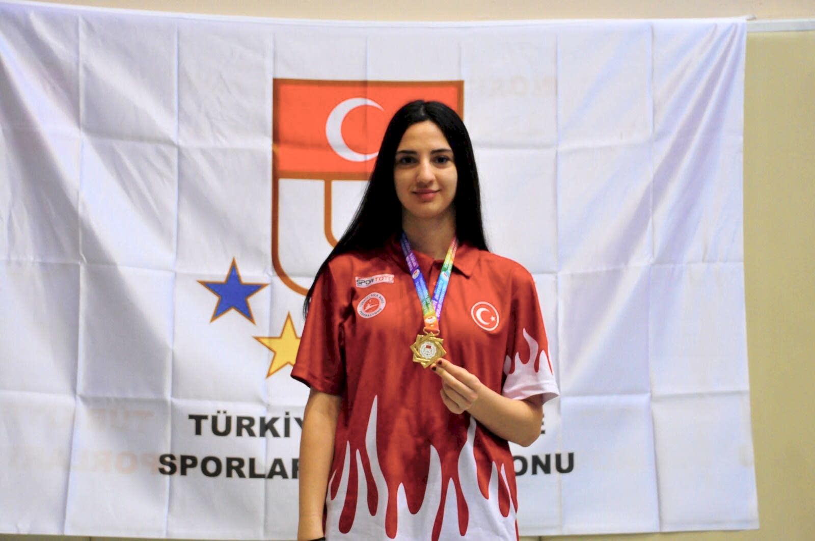 ÜNİVERSİTELER TÜRKİYE ŞAMPİYONU (MİLLİ SPORCUMUZ NİSA BÜKÜLMEZ)