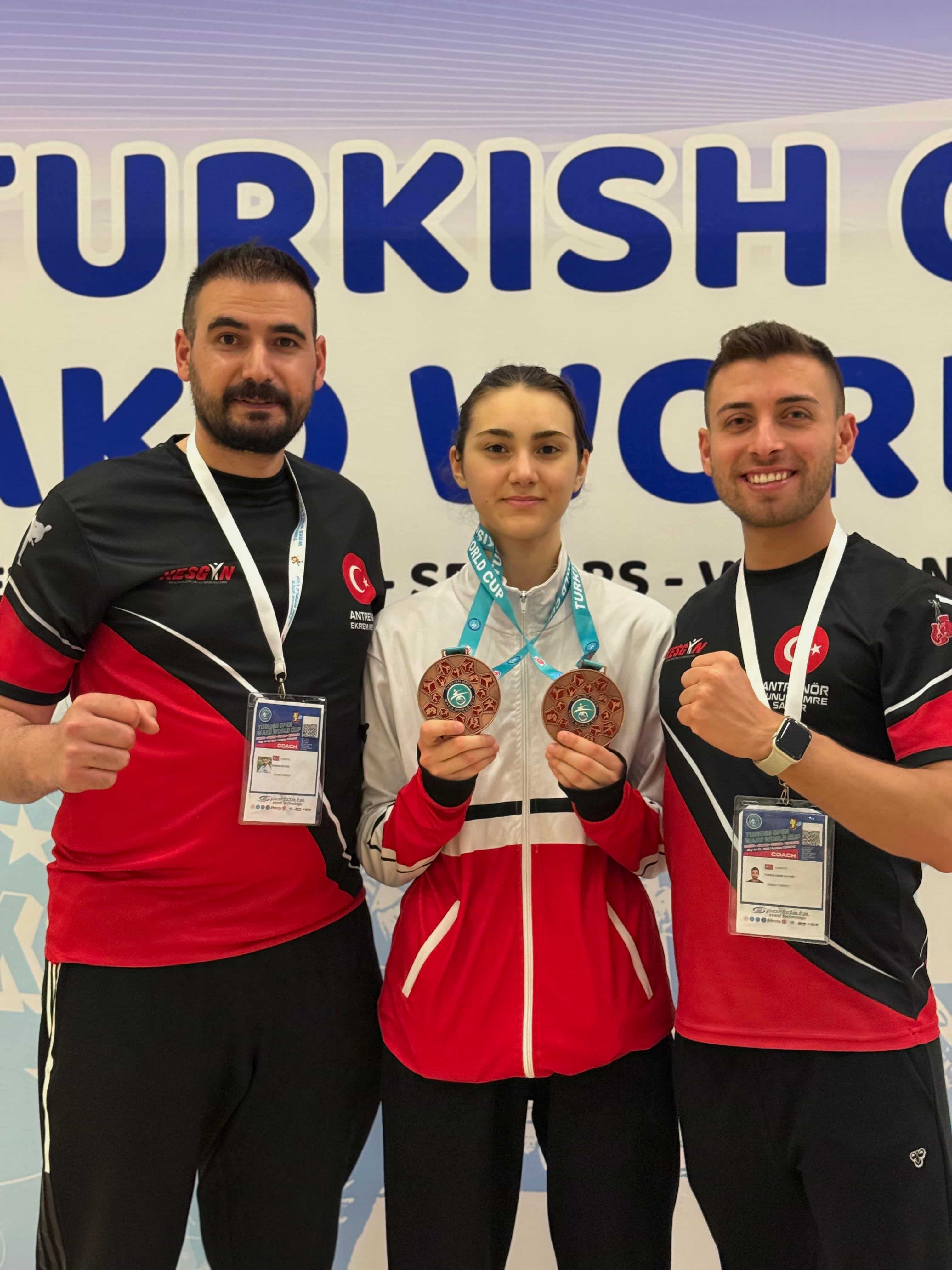 2025 YILI (14-18 MAYIS) ANTALYA MELİS ŞENER   	WORLD CUP ŞAMPİYONASI  KİCK LIGHT 3.SÜ 	WORLD CUP ŞAMPİYONASI  POİNT FIGHTİNG 3.SÜ