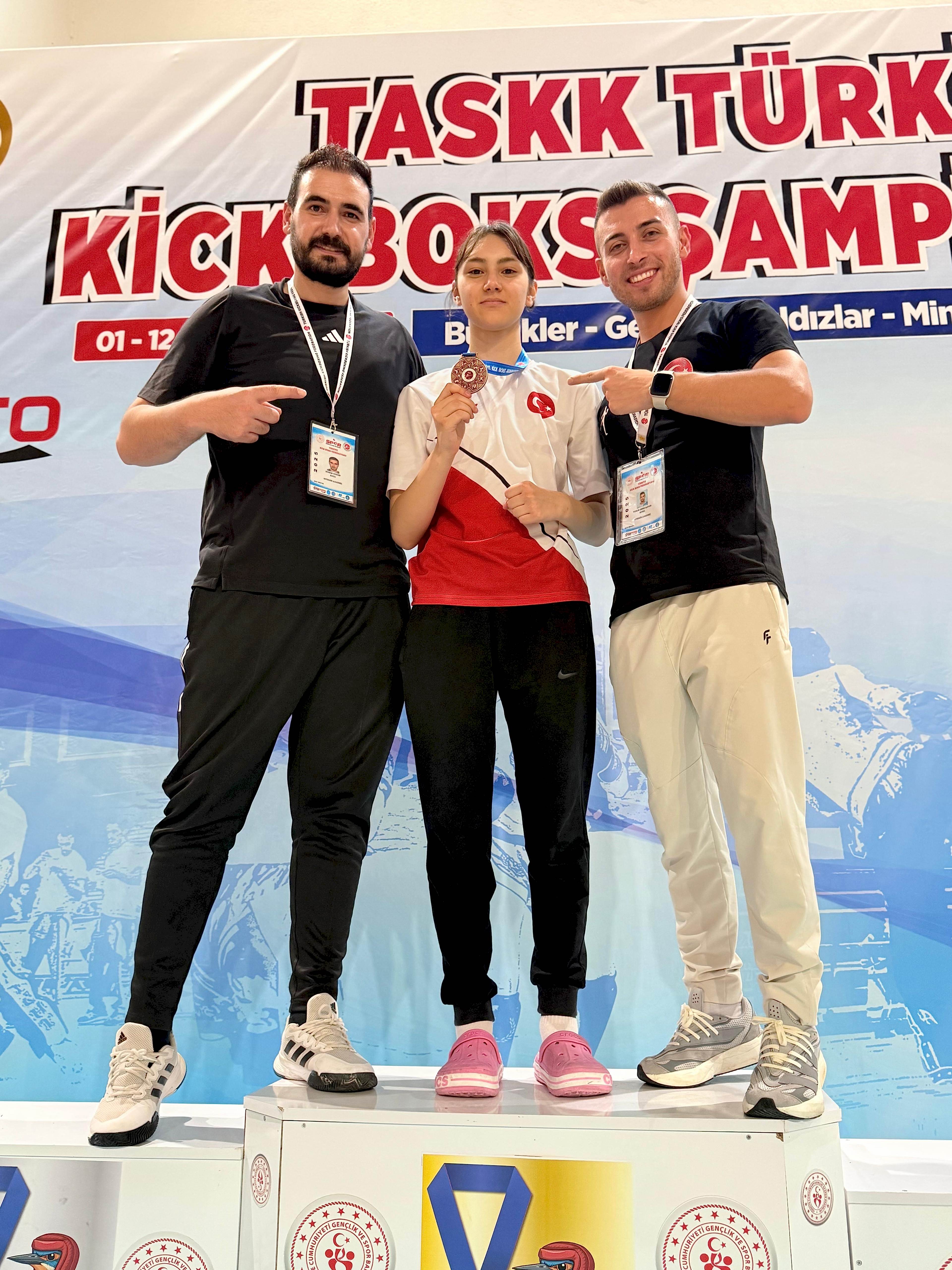 2025 YILI (01-12 TEMMUZ) İZMİR MELİS ŞENER   	TÜRKİYE ŞAMPİYONASI POİNT FİGHTİNG 3.SÜ